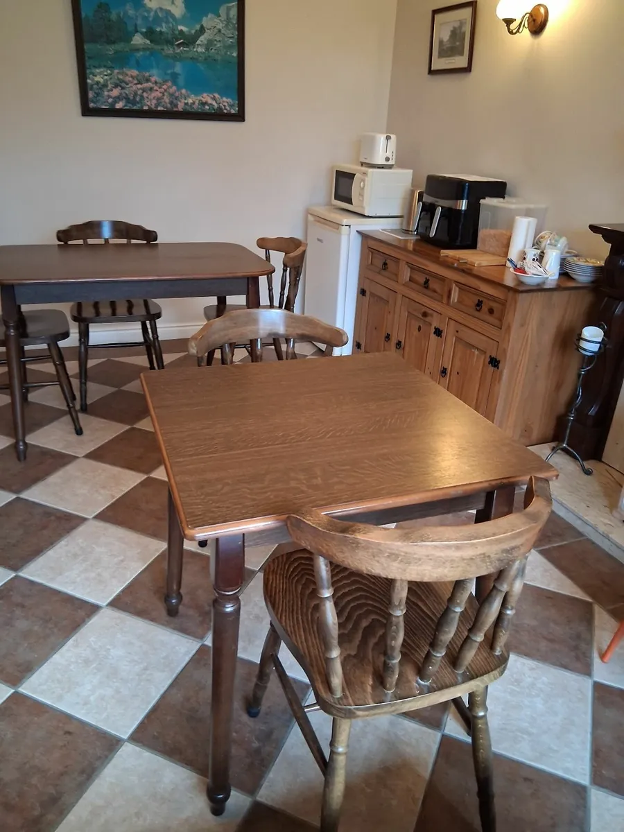 Tables and chairs - Image 1