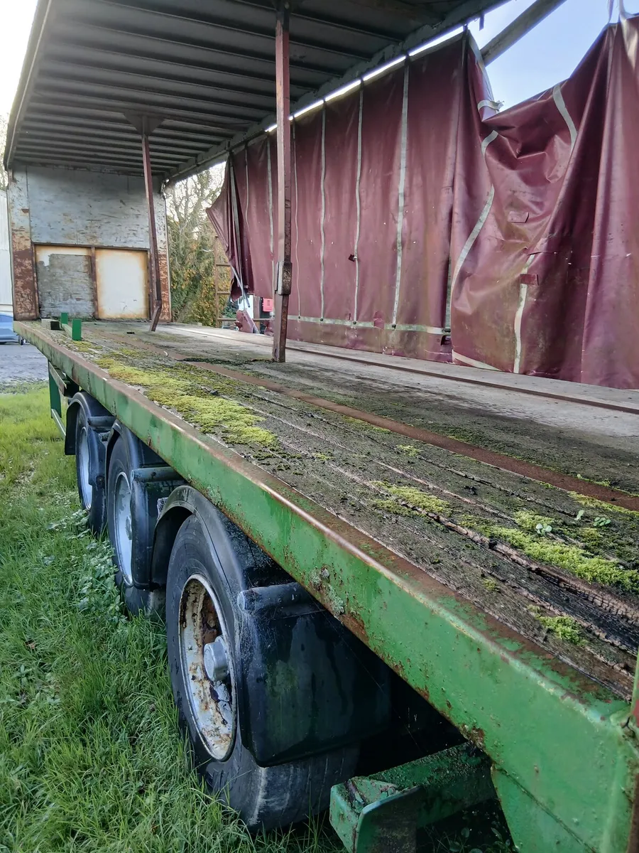 Bale trailer - Image 1