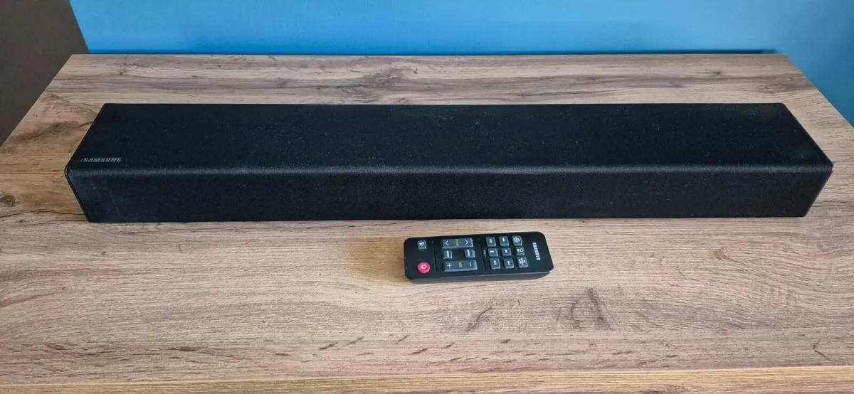 SAMSUNG HW-N300 2.0 Compact Sound Bar - Image 1