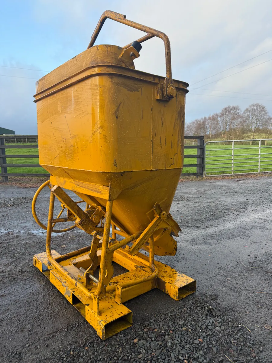 Concrete Skip - Image 4