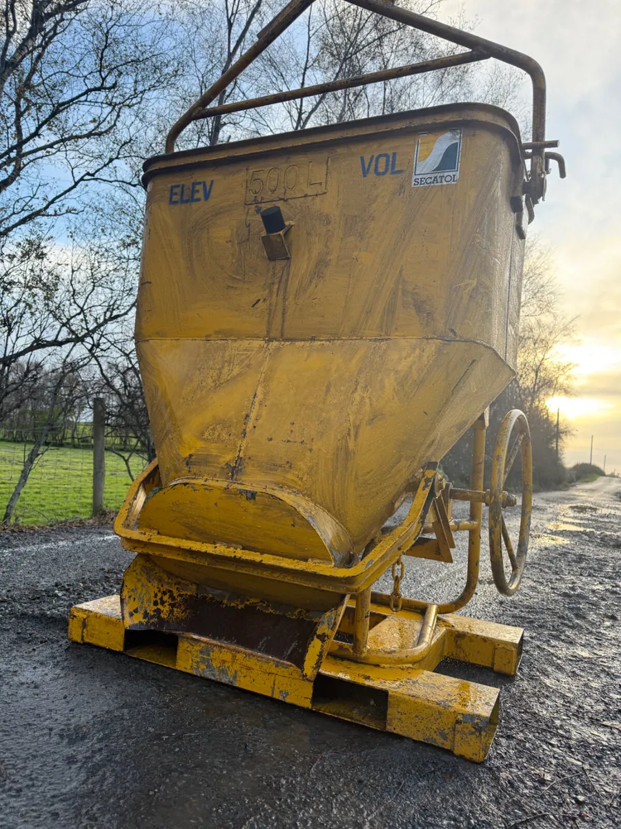 Concrete Skip - Image 1