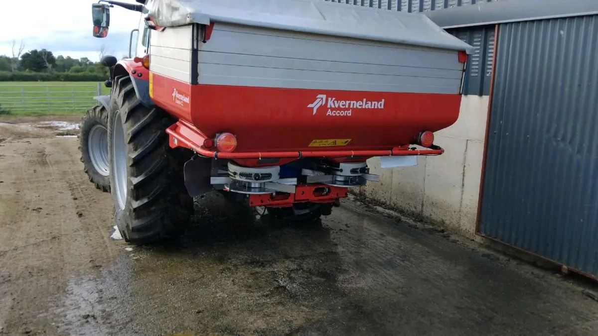 Fertiliser spreader - Image 4