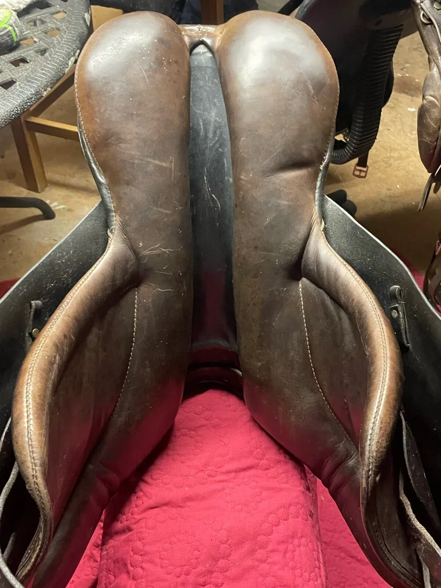 3 saddles and a selection of tack - Image 3