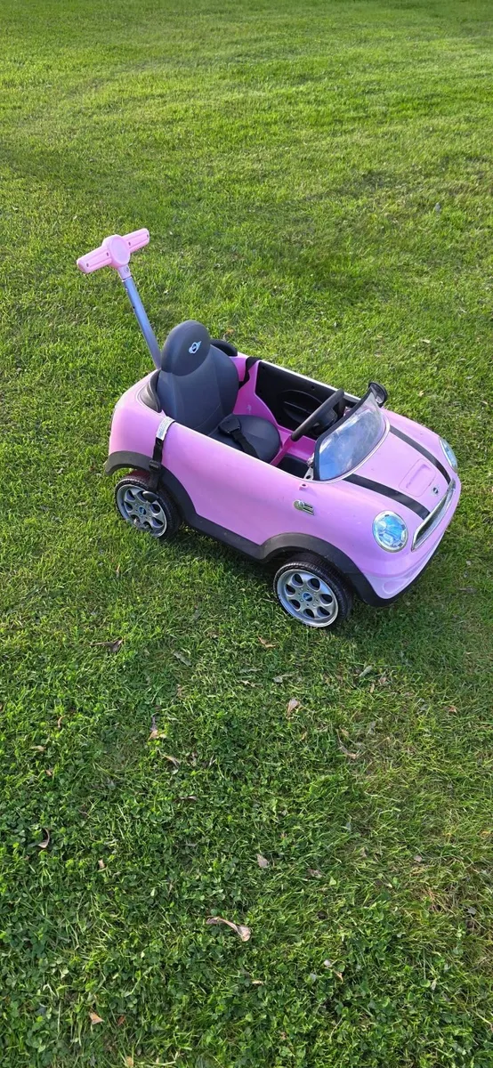 Kids mini push along car - Image 1