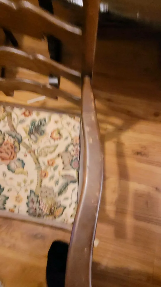 Dining table and 6 chairs - Image 4