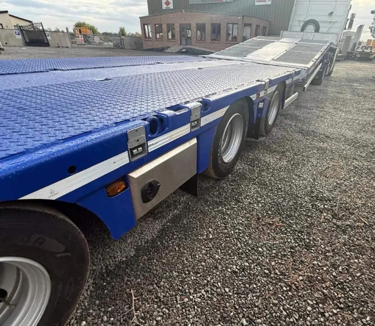LIFTING BED EXTENDABLE LOW LOADER - Image 4