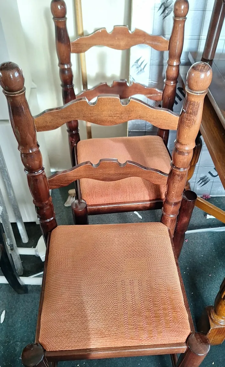 Table& chairs - Image 1