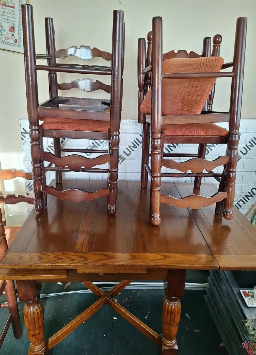 Table& chairs - Image 2