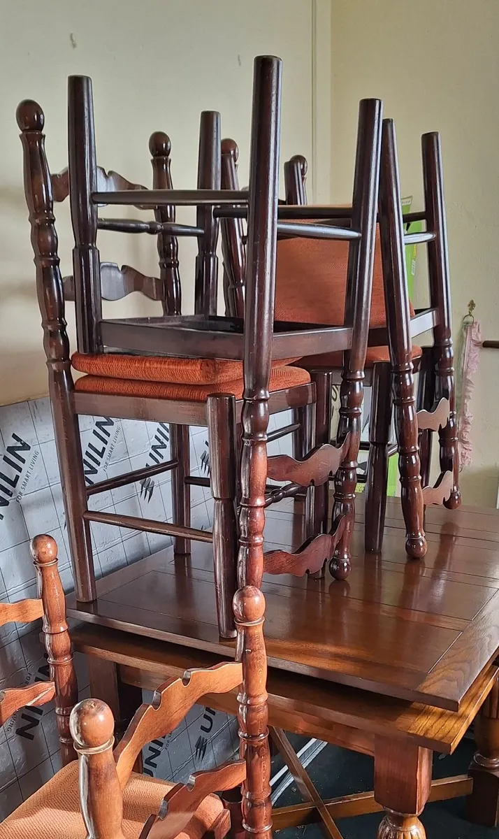 Table& chairs - Image 3