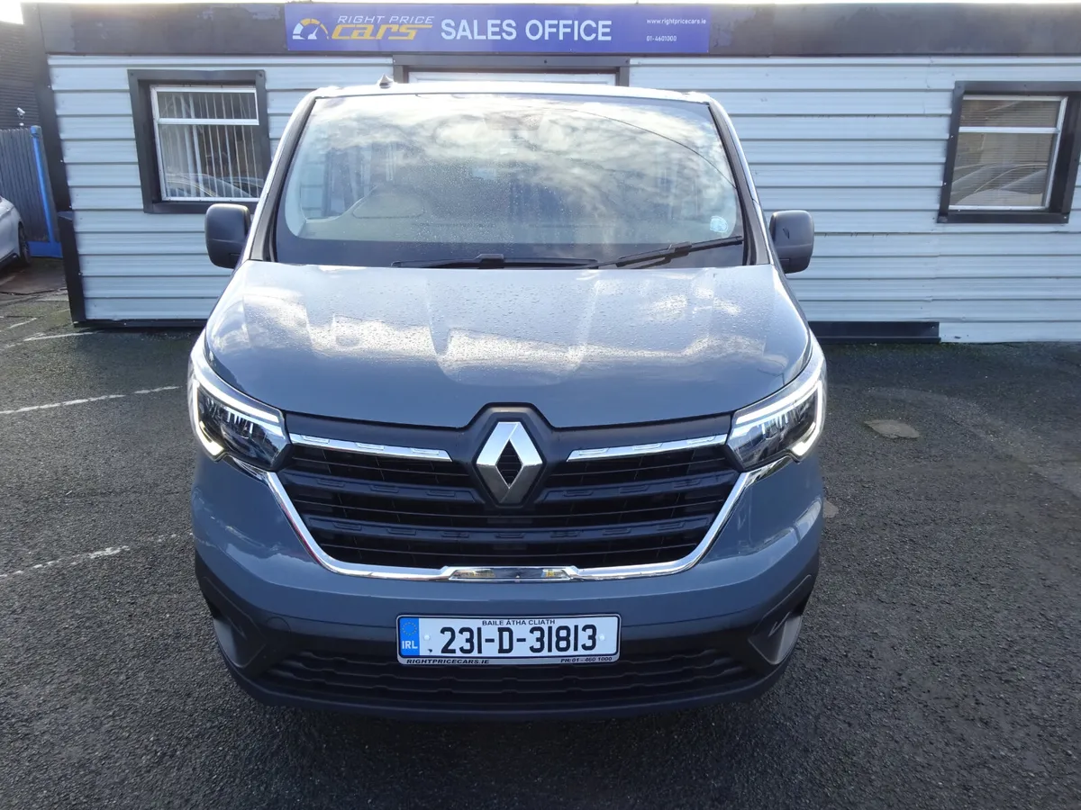 RENAULT TRAFIC 9 SEATER BUSINESS EDITION LIKE NEW - Image 2