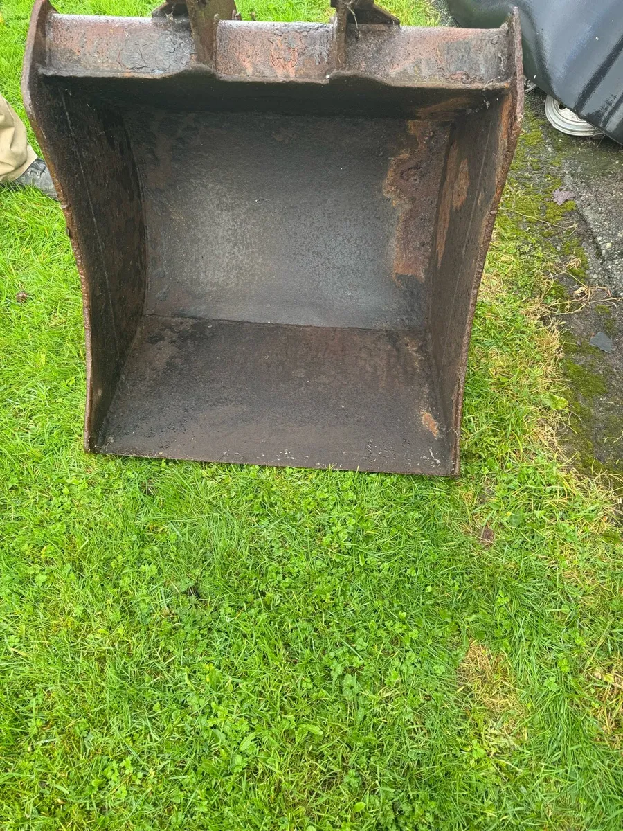 JCB buckets 2ft 6