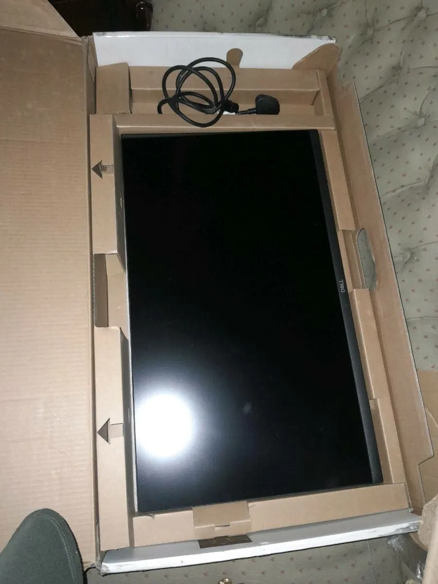 DELL monitor 27inch - Image 1