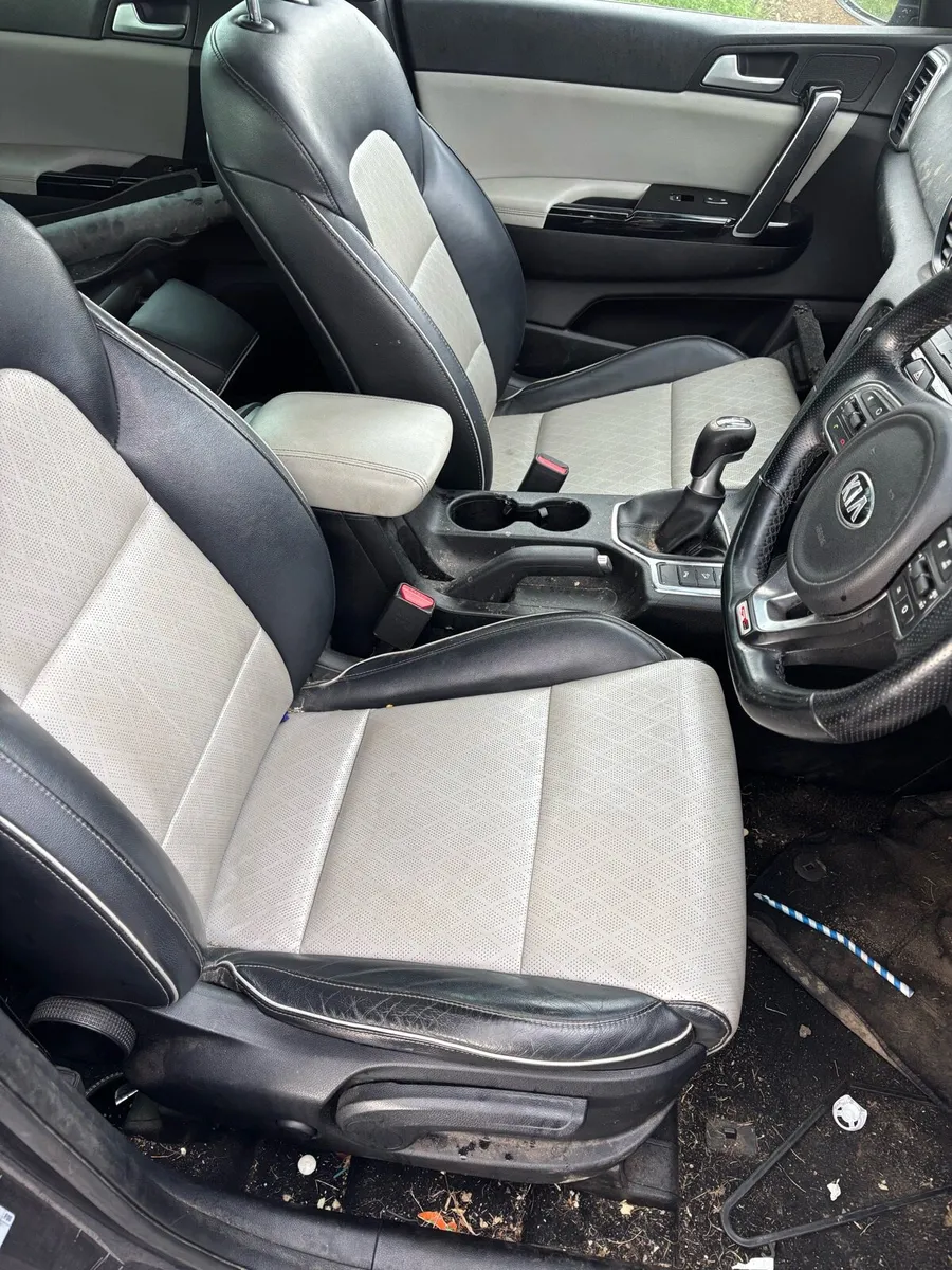 For breaking Kia Sportage - Image 3