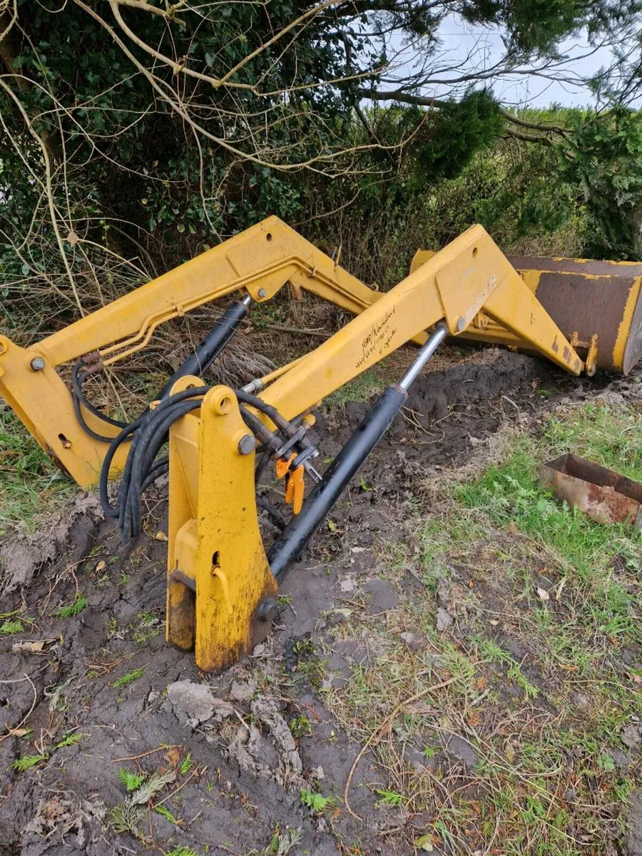 Front loaders to suit massey and ford - Image 1