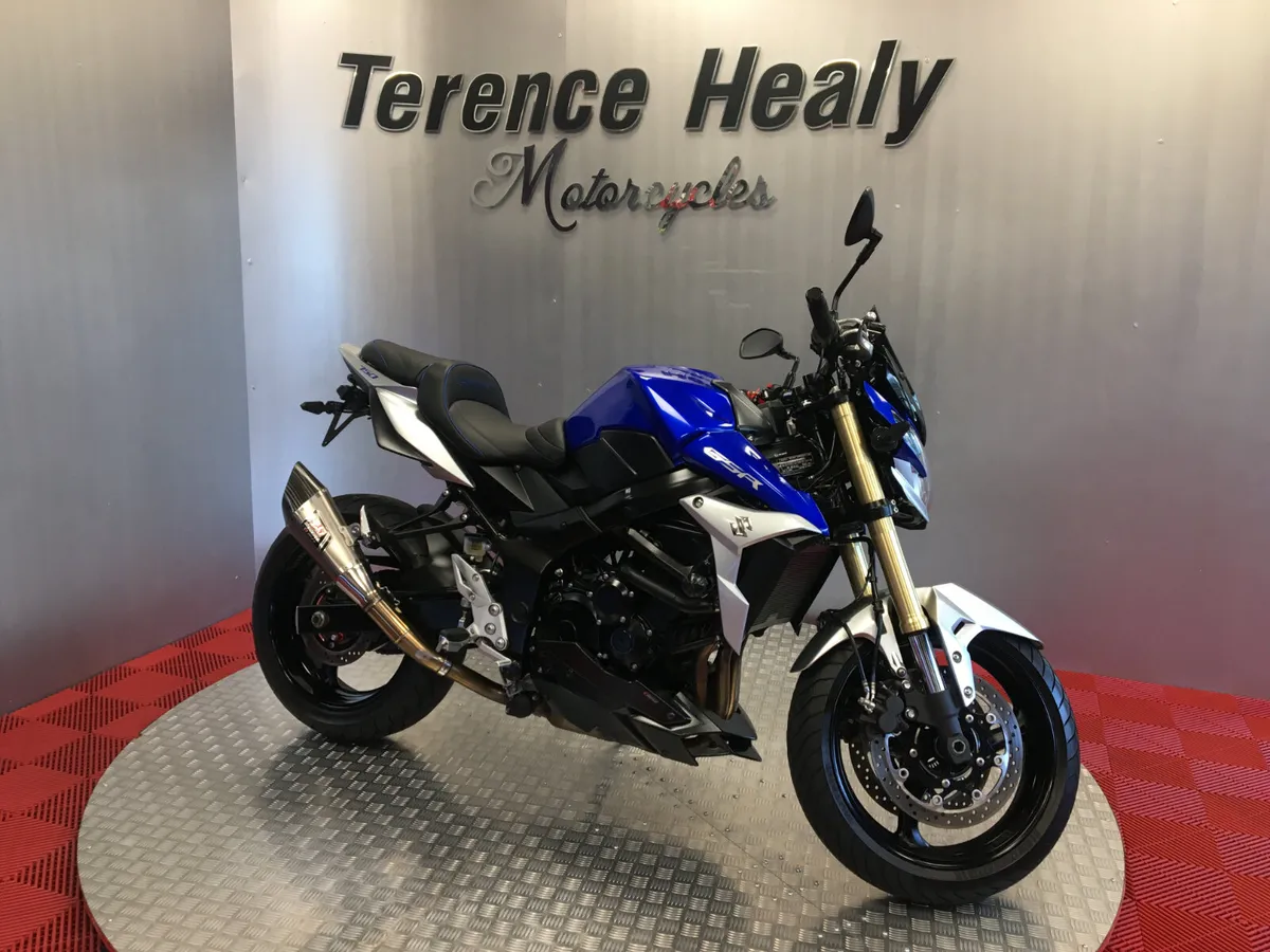 2015 Suzuki GSR 750 ''LIKE NEW'' - Image 1
