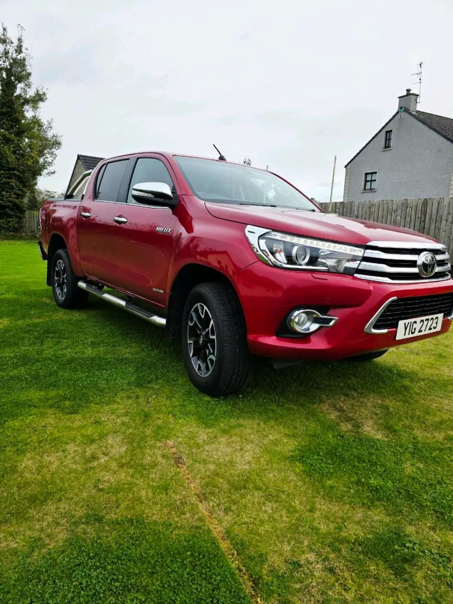 Toyota hilux invincible x - Image 1