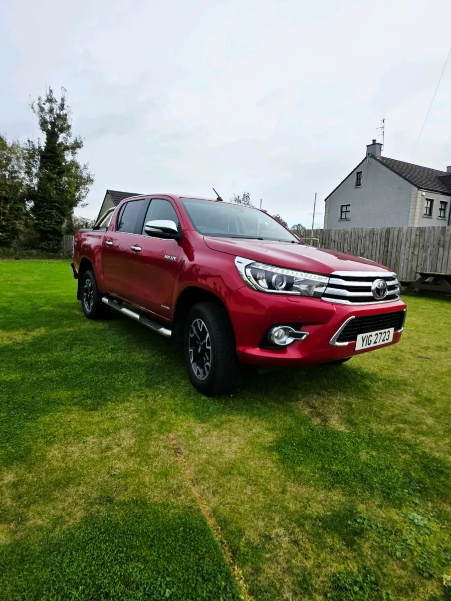 Toyota hilux invincible x - Image 2