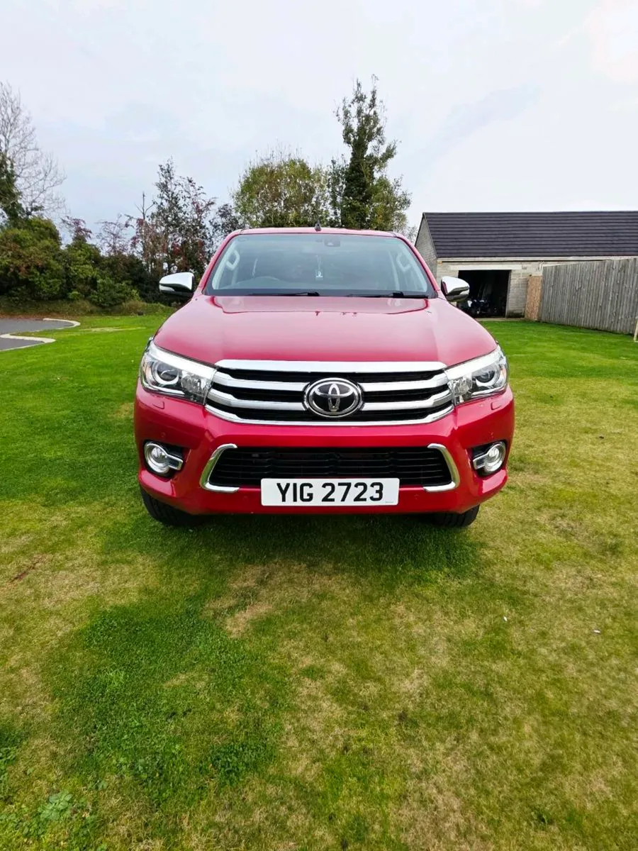 Toyota hilux invincible x - Image 3