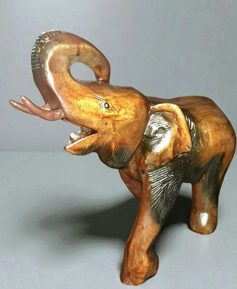 Large wooden elephant statue - Image 1