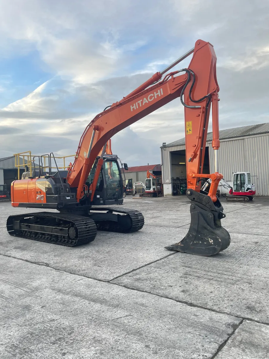 HITACHI ZX210-7 - Image 2