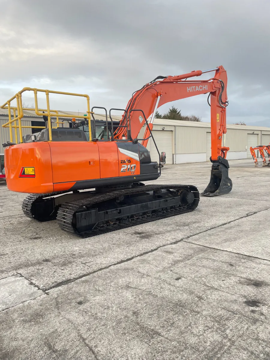 HITACHI ZX210-7 - Image 3