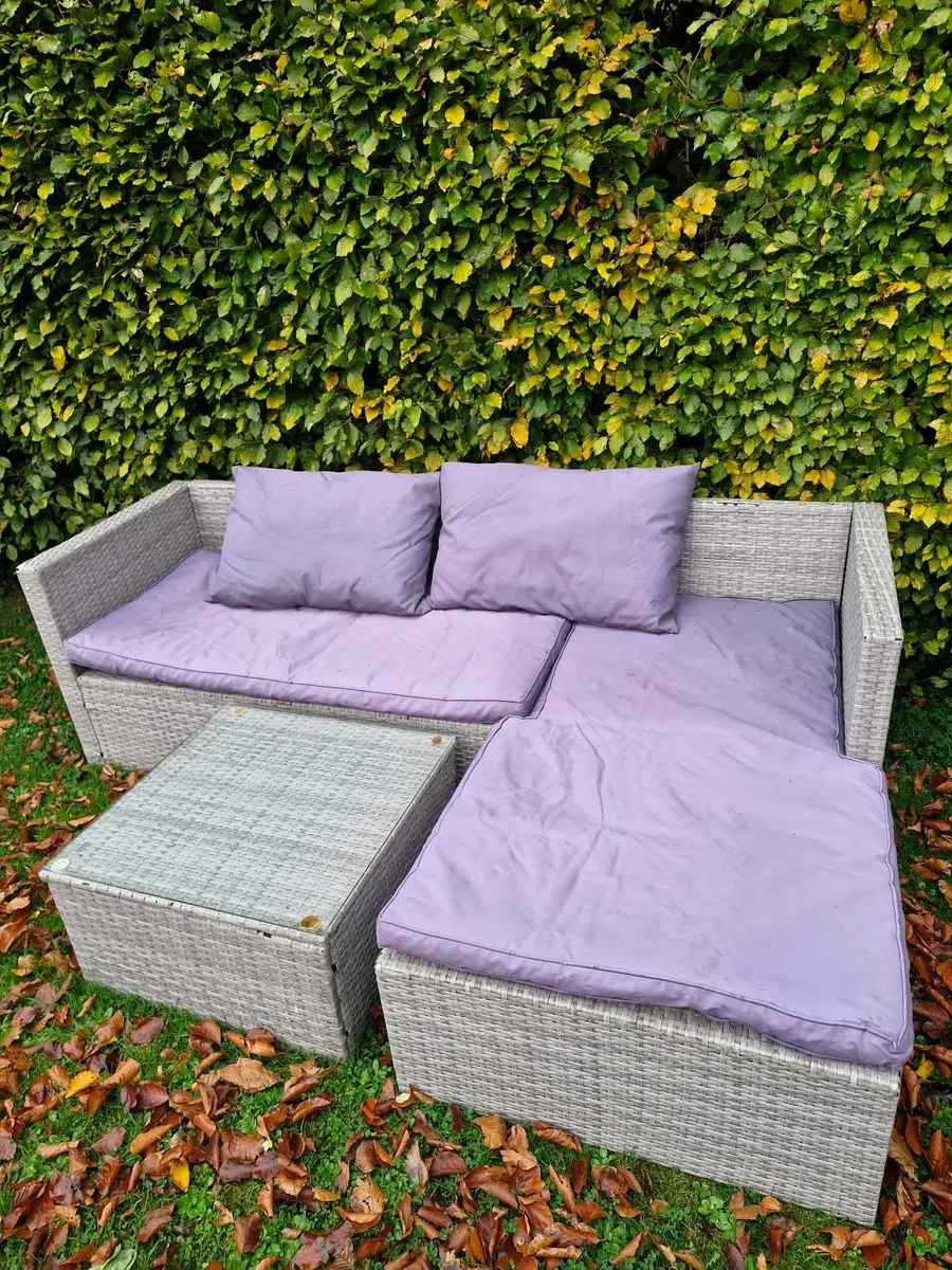 Garden furniture - Image 1
