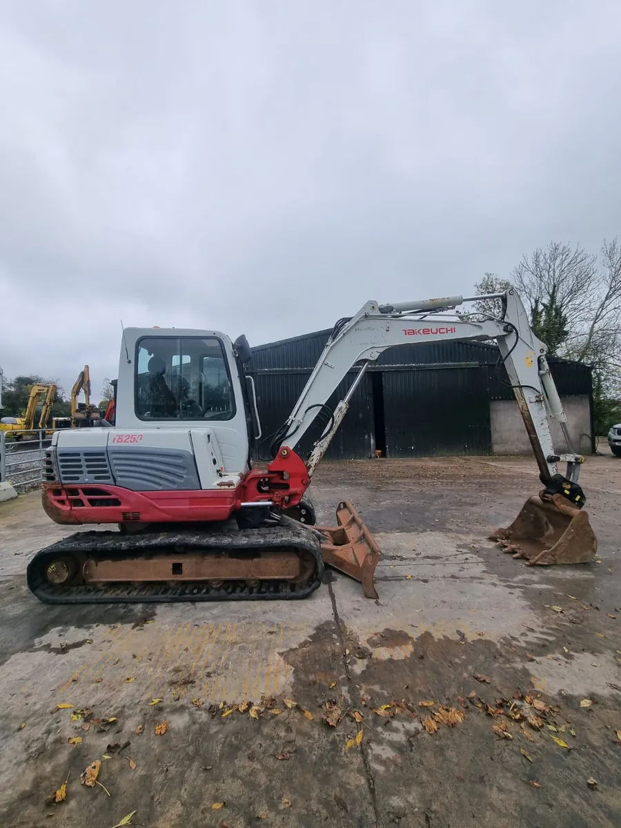 2013 TAKEUCHI TB250 - Image 1