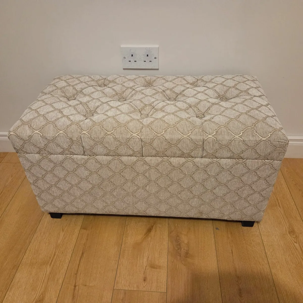 Seated storage bench - Image 3