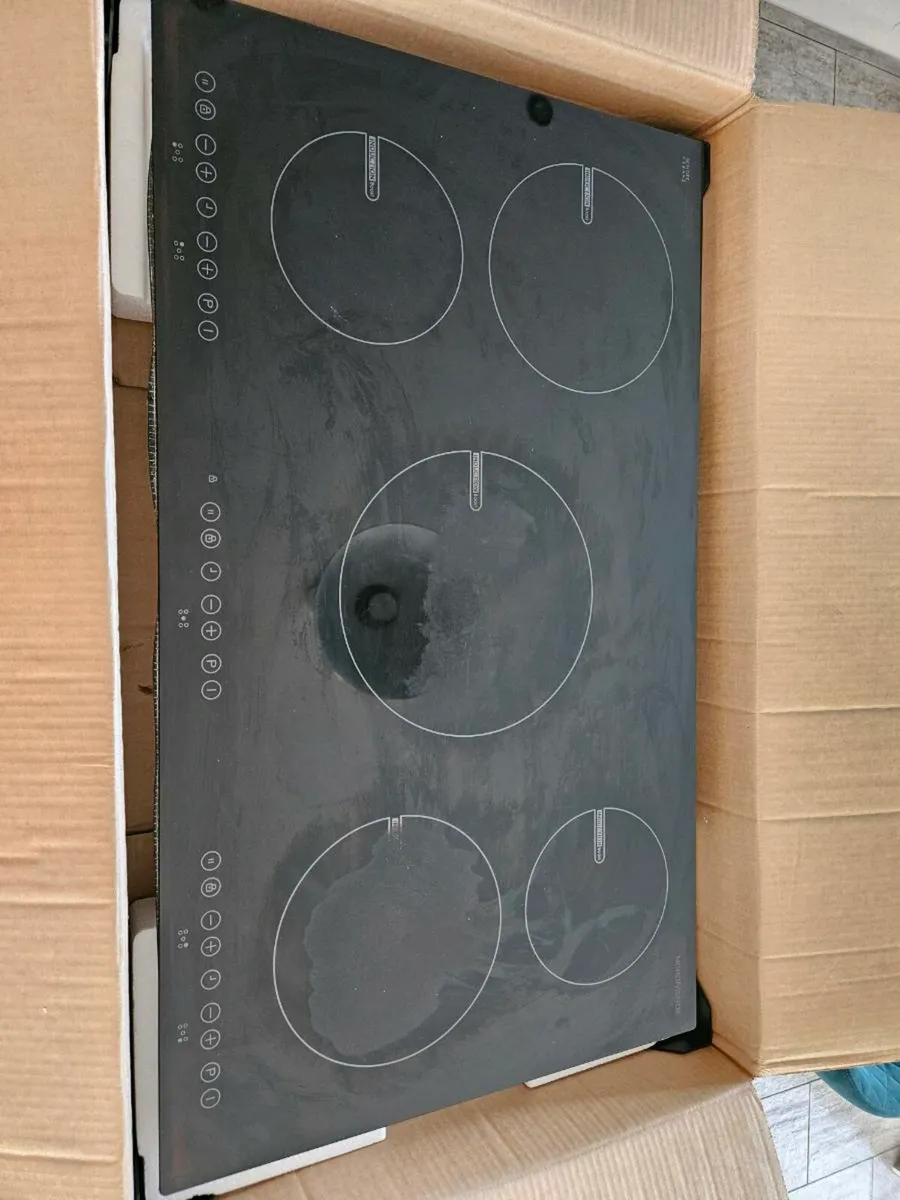 Nordmende HCI90FL 900mm 5 zone Induction Hob - Image 1