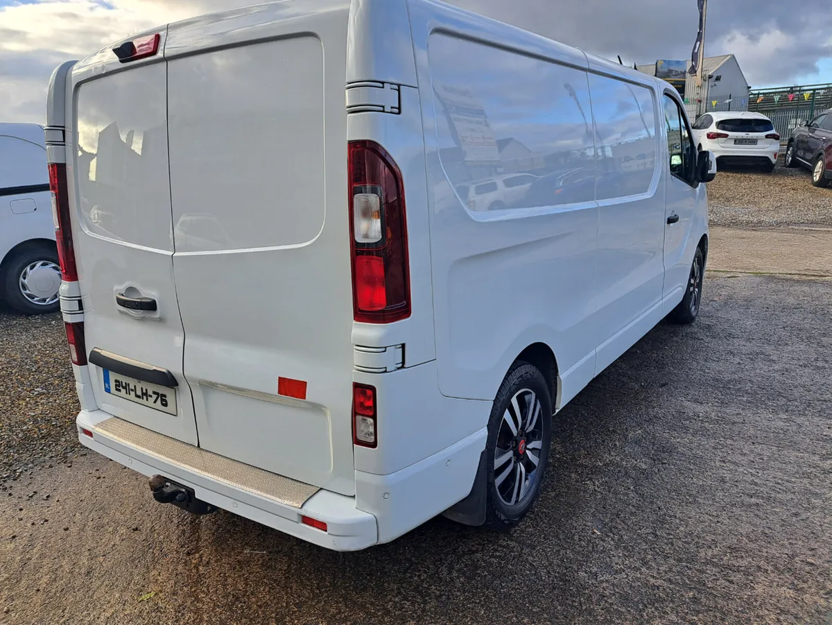 Renault Trafic AUTO.NO VAT 2024 Red edition - Image 4