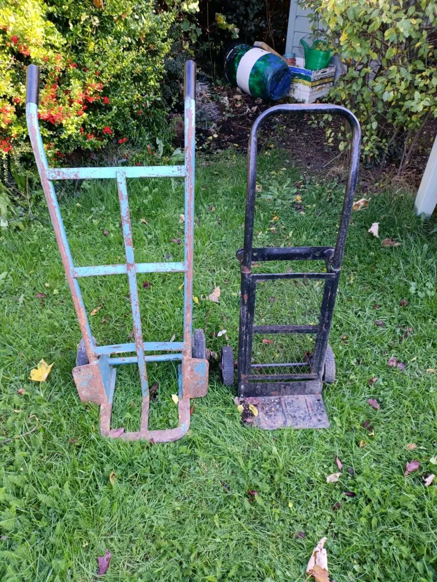 2 Hand Trollies