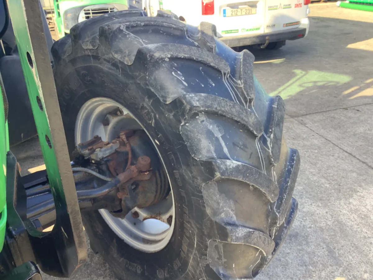 2011 DEUTZ FAHR Agrofarm 420 with loader - Image 4
