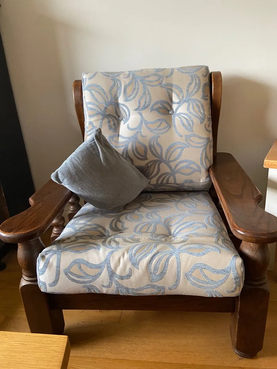 Three piece suite - Image 1