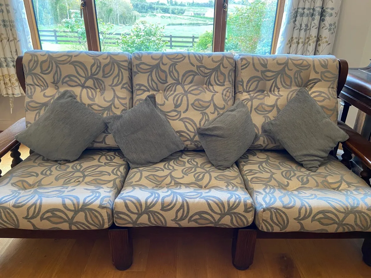 Three piece suite - Image 4