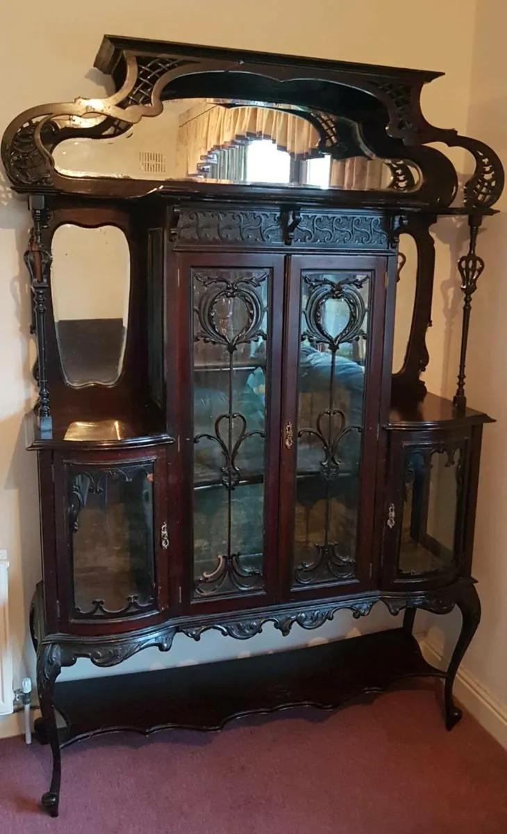 Beautiful detailed Late Victorian sideboard - Image 1