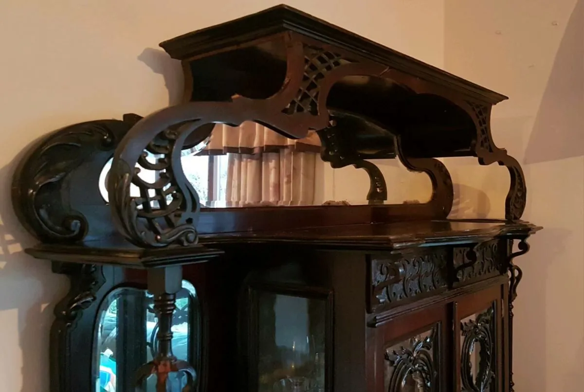 Beautiful detailed Late Victorian sideboard - Image 2