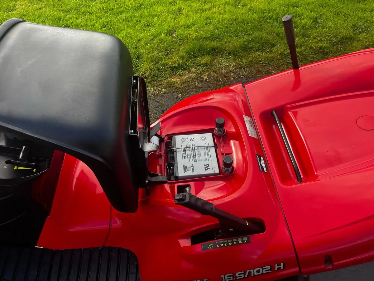 Castelgarden Ride on lawnmower - Image 4