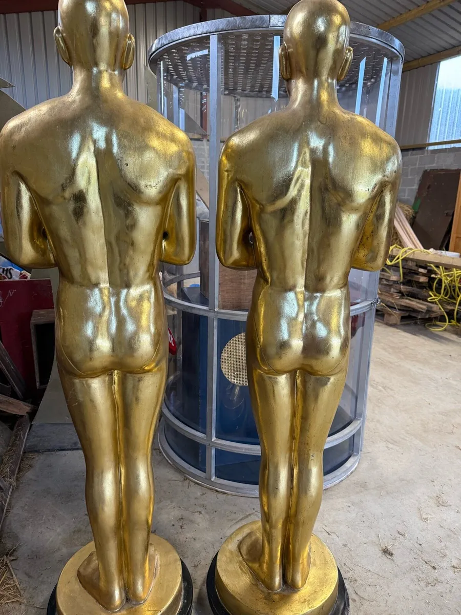 Oscar statue award night props x 2 - Image 4