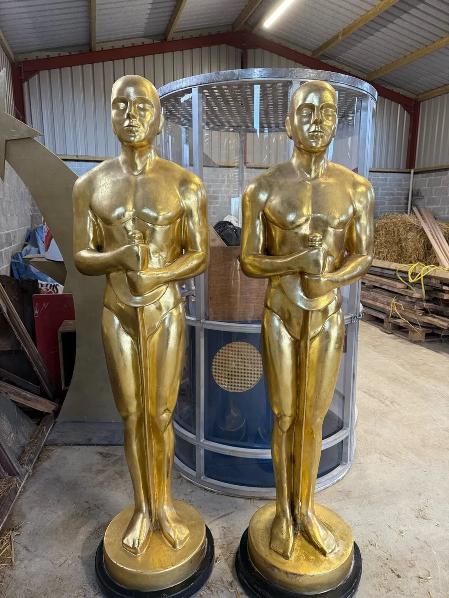 Oscar statue award night props x 2 - Image 1