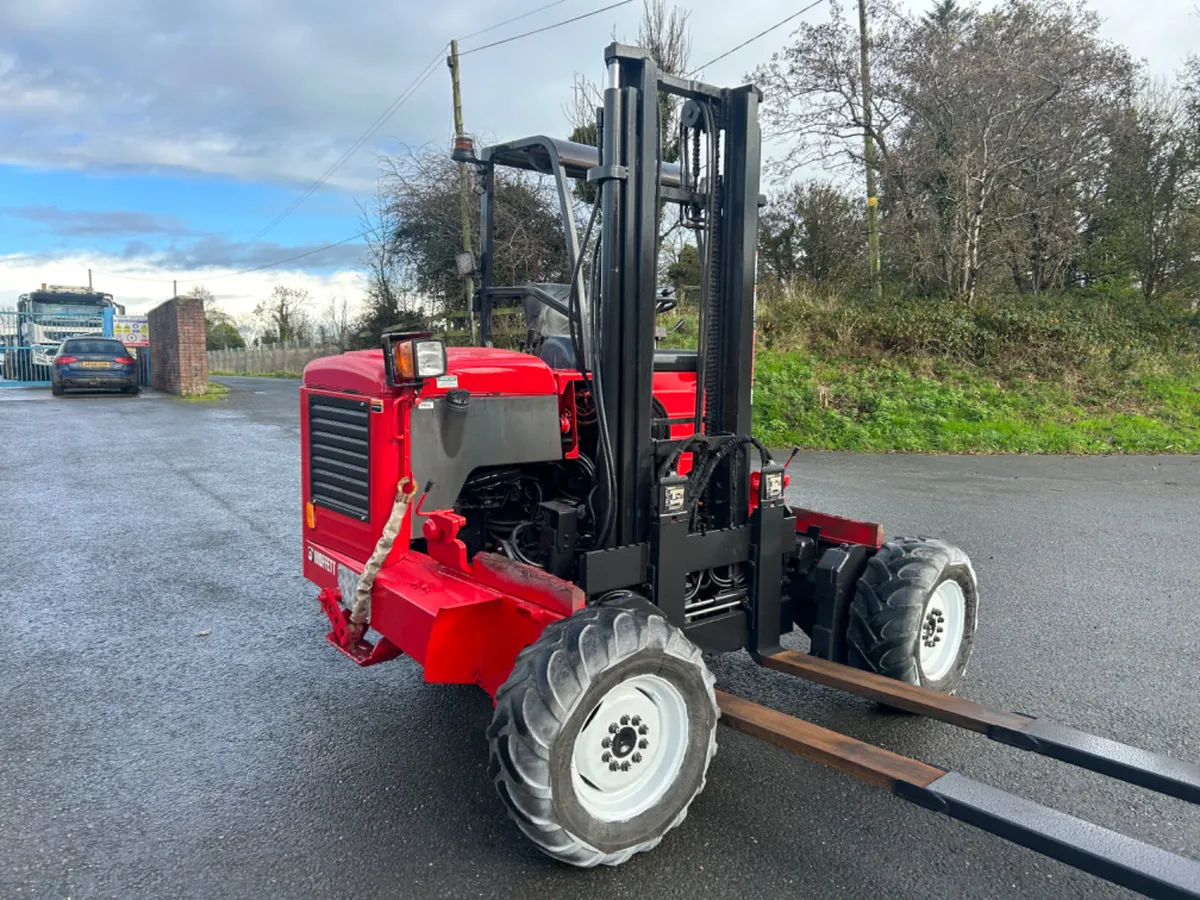 2017 Moffett mounty m5 2.5 ton 4 way forklift - Image 3