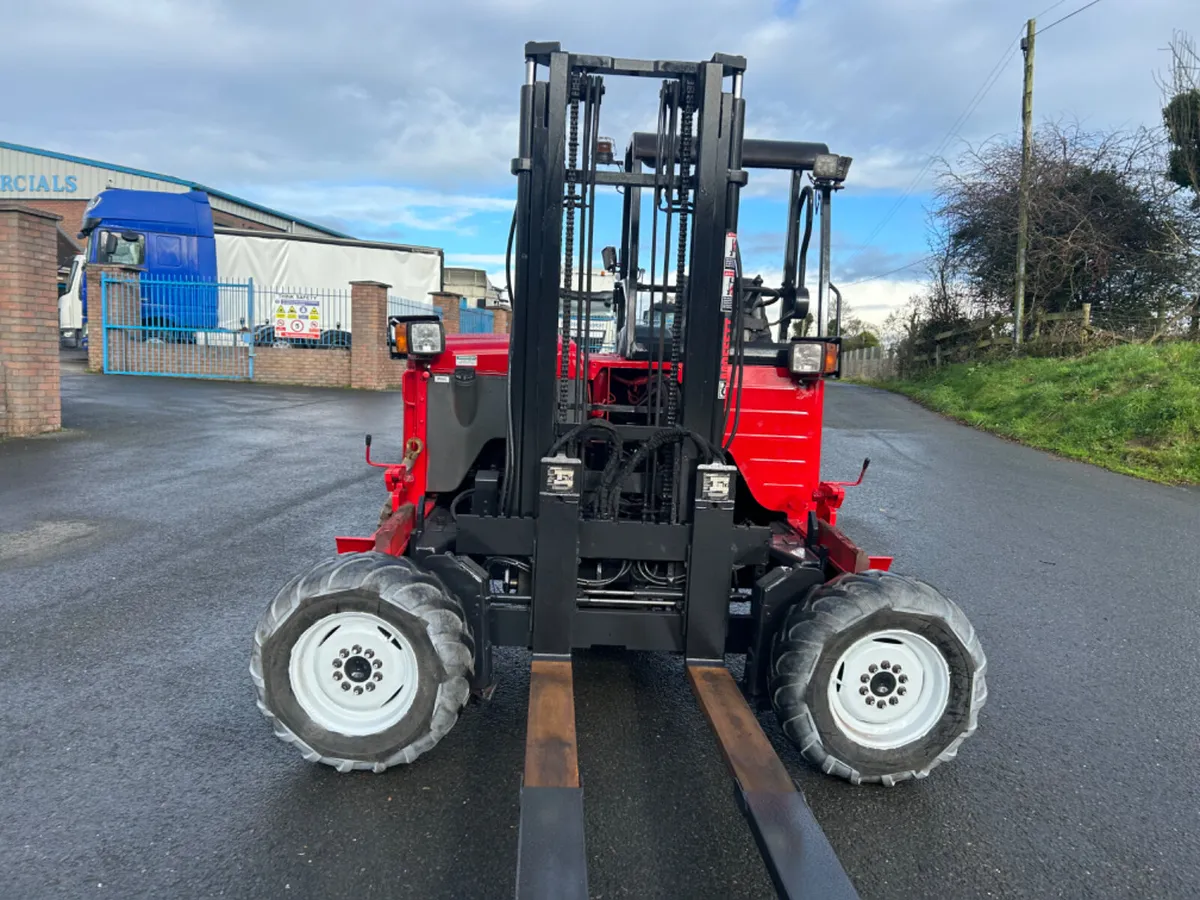 2017 Moffett mounty m5 2.5 ton 4 way forklift - Image 2