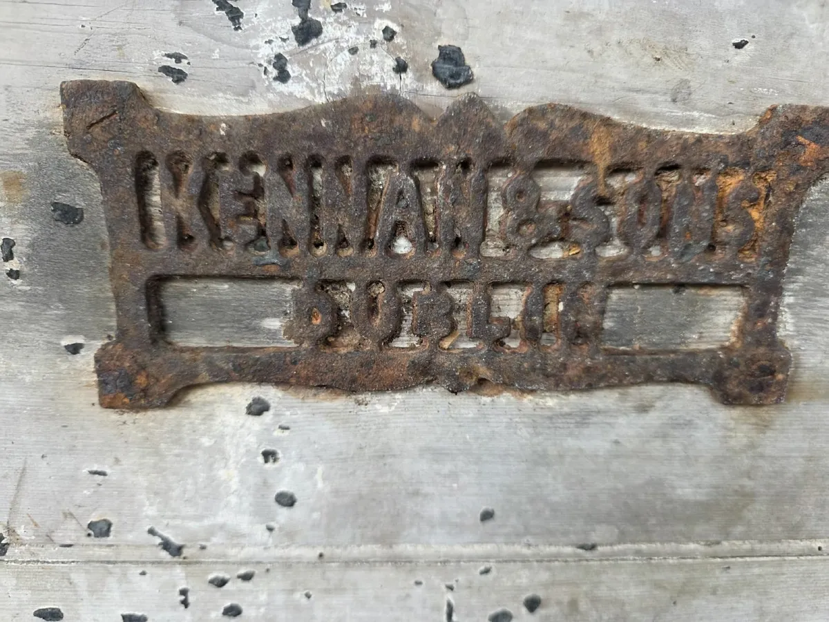 Vintage farm machines & equipment - Image 2