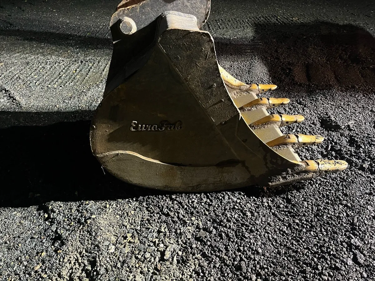 4 foot bucket - Image 2