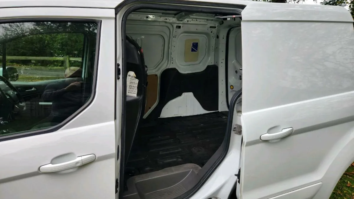 Ford Transit Connect Limited 120bhp - Image 2