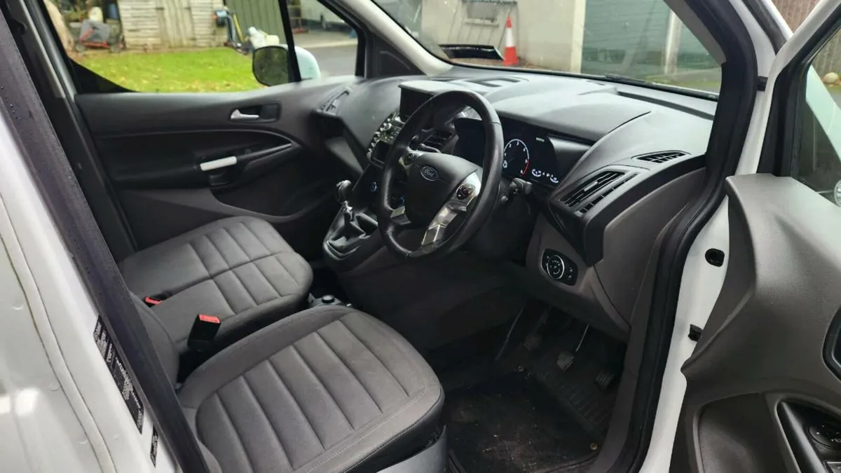 Ford Transit Connect Limited 120bhp - Image 4