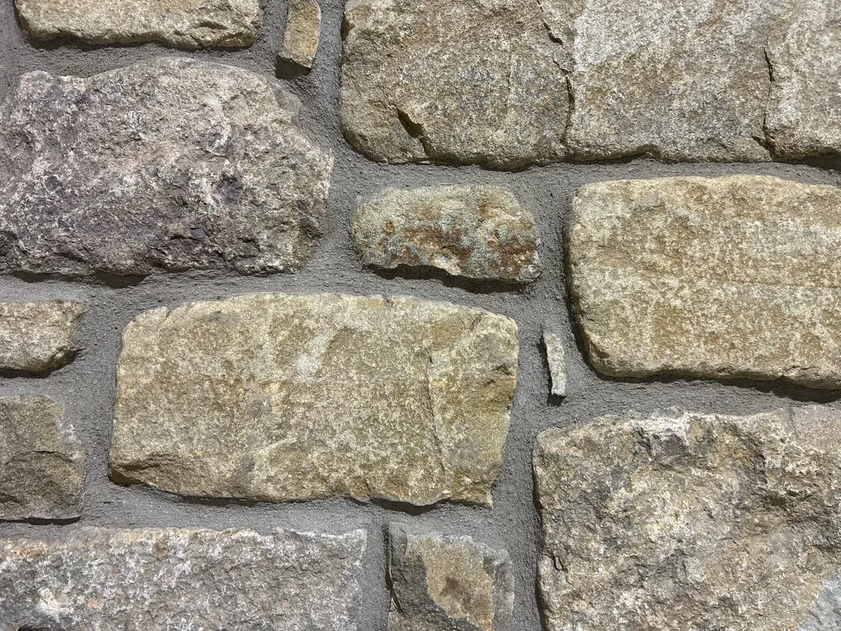 Old Postman Pat Brown Salvage Fieldstone Cladding - Image 3