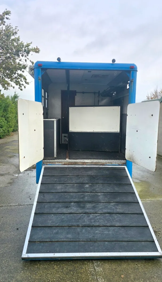 Horse Lorry - Image 3