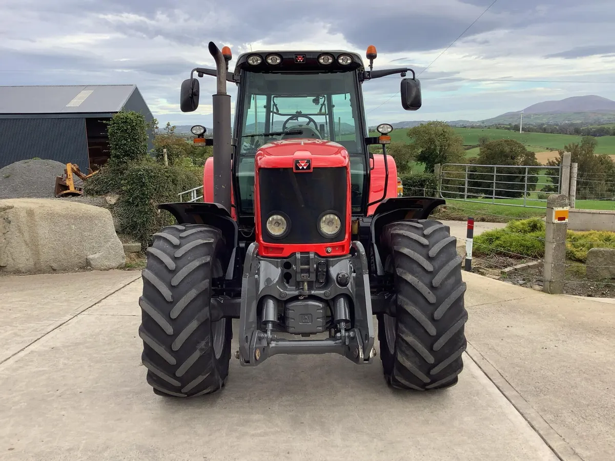 2011 MF 6480 - Image 2