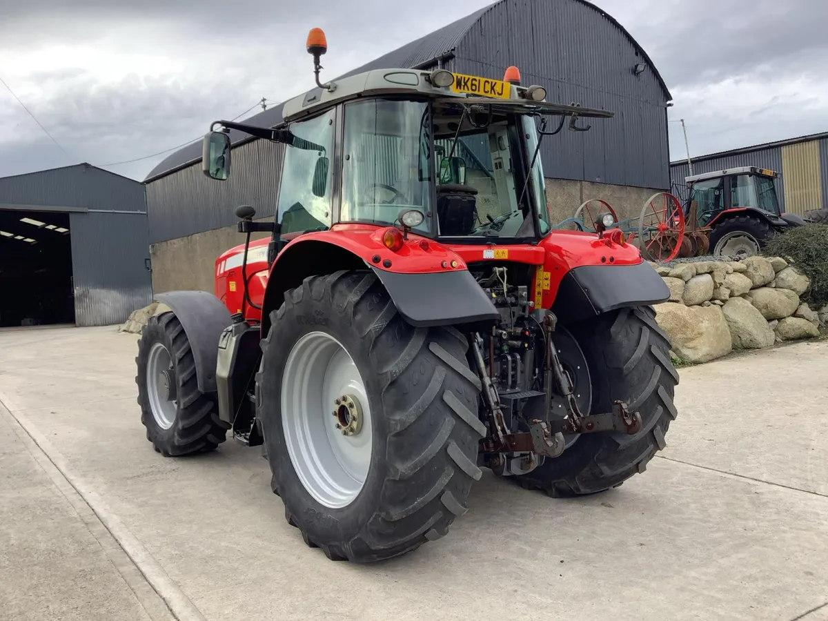 2011 MF 6480 - Image 4