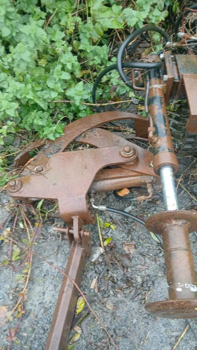 Crane grab hiab for timber scrap - Image 1